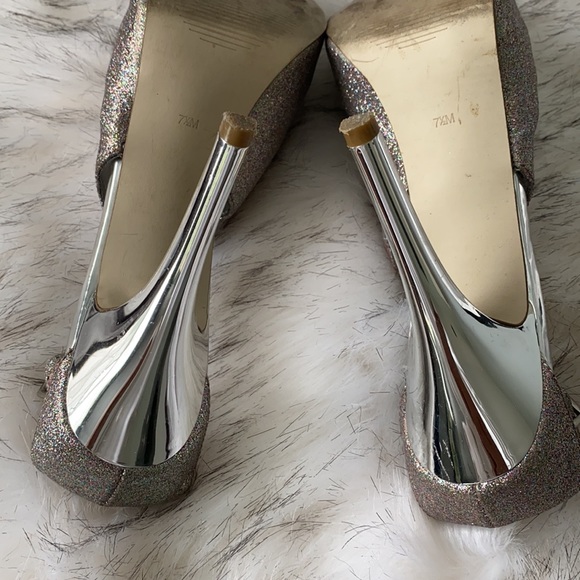 GUESS PEEP TOE GLITTER AND SILVER HEELS…SIZE 7.5 - Picture 5 of 7